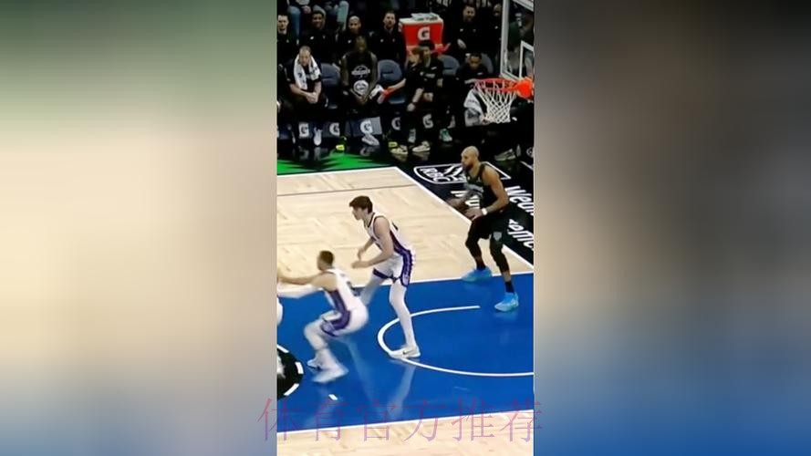 迪文岑佐上篮不进 戈贝尔神兵天降炸筐得手 迪文岑佐上篮不进 戈贝尔神兵天降炸筐得手